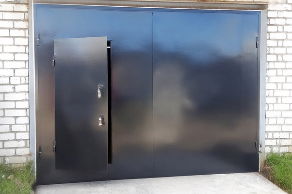 Гаражные ворота с калиткой