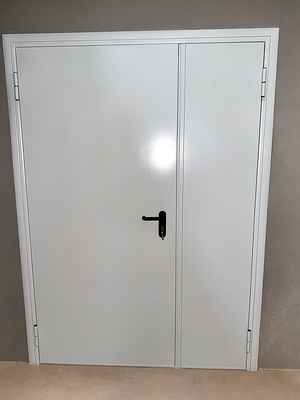 Белая огнезащитная дверь