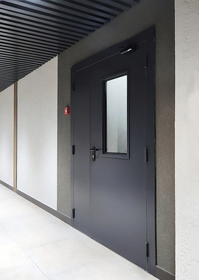 Дверь с остеклением Дверь с остеклением