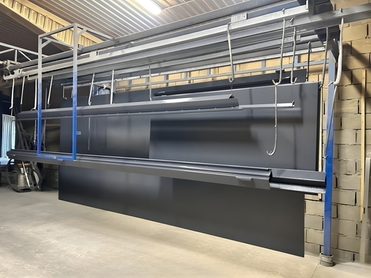 Металлоконструкции на этапе окраски и сушки Металлоконструкции на этапе окраски и сушки